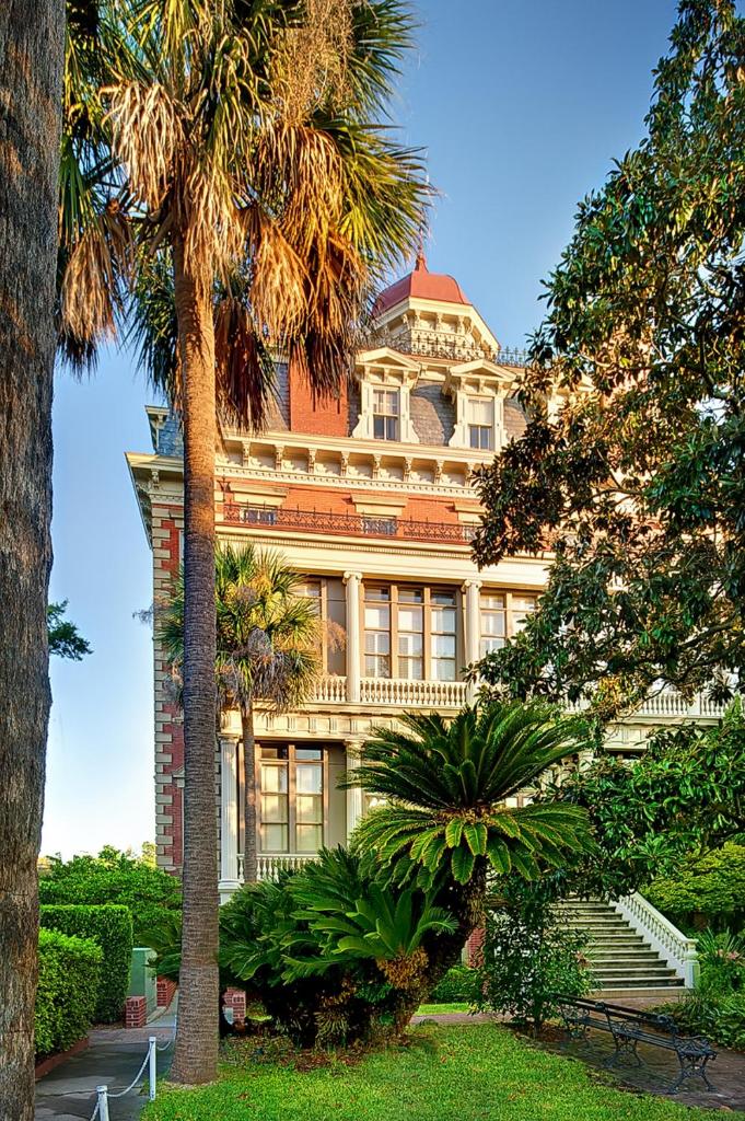 Wentworth Mansion photo 1