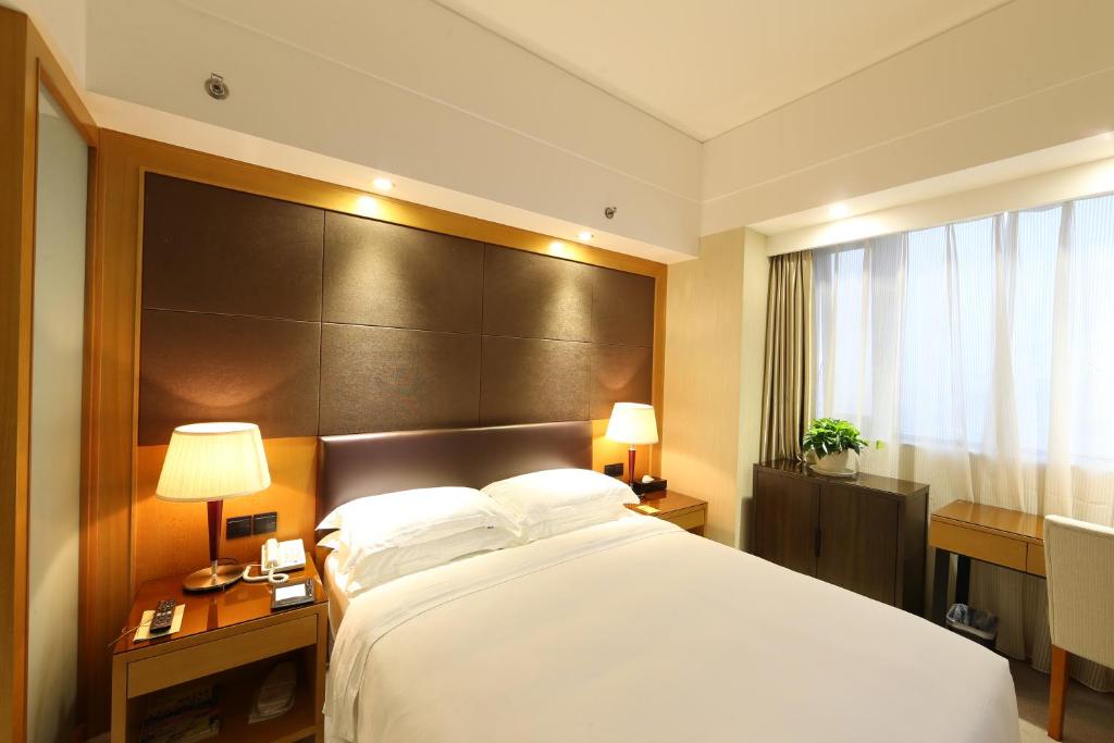 Двухместный (Улучшенный двухместный номер с 1 кроватью), Aurum International Hotel