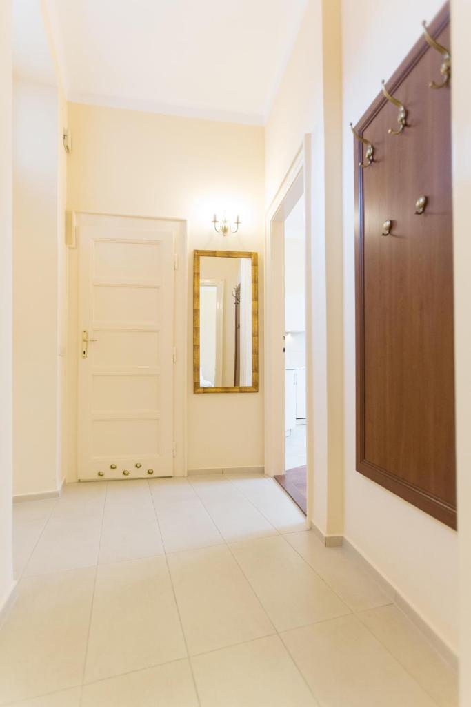 Апартаменты (Апартаменты с 1 спальней - 4 этаж), Apartments Roman