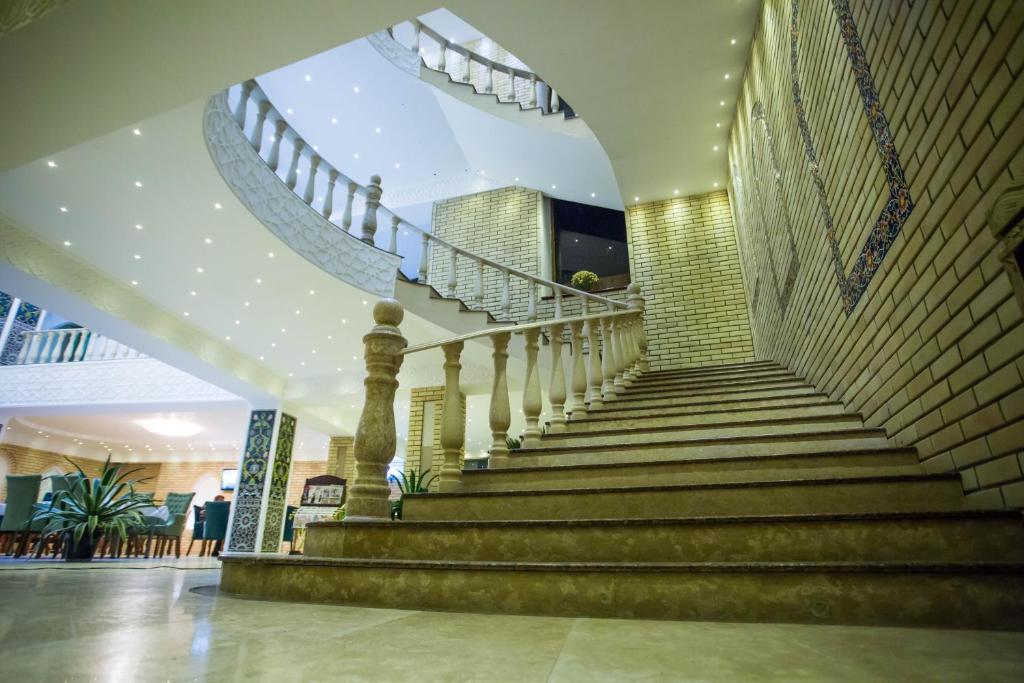 Karvon-Saroy Hotel photo 1