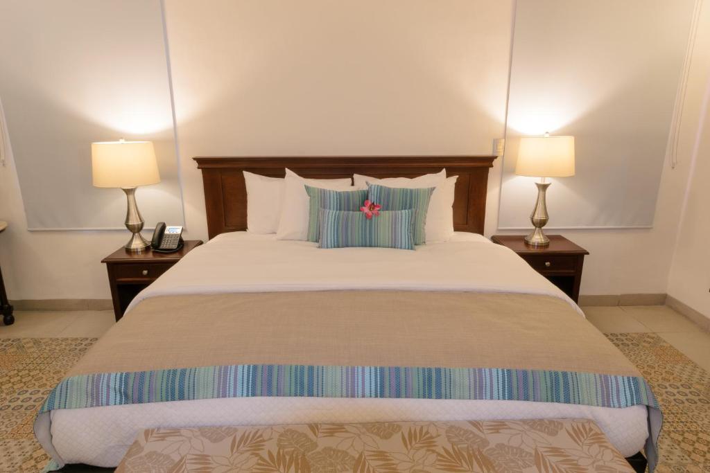 Hotel Boutique Real San Juan Center - Tap to explore photos