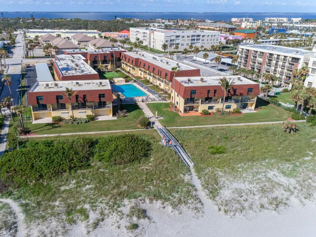 Cocoa Beach Club by Stay in Cocoa Beach image