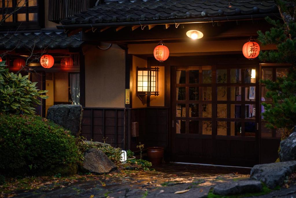 Yunohira Kamiyanagiya photo 1