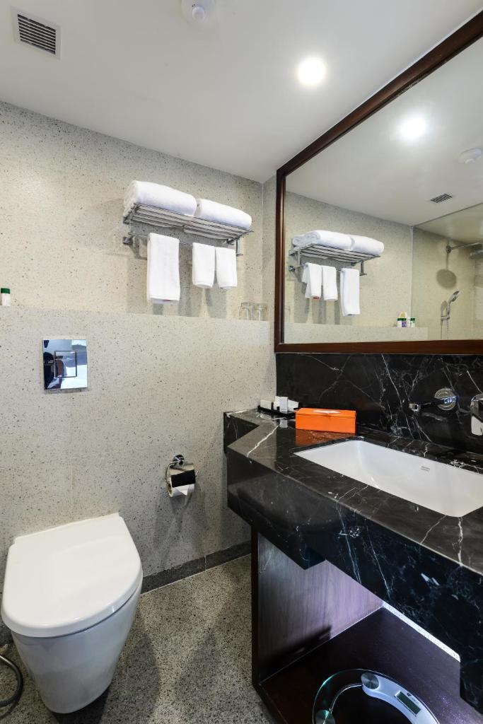 Двухместный (Deluxe Queen Room with INR 250 discount on Food Bill (Meal Credit)), Howard Johnson Kolkata