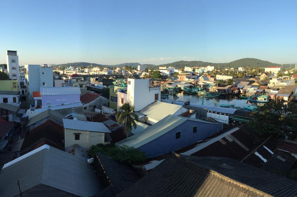 Ngan Giang Guest House - Tap to explore photos