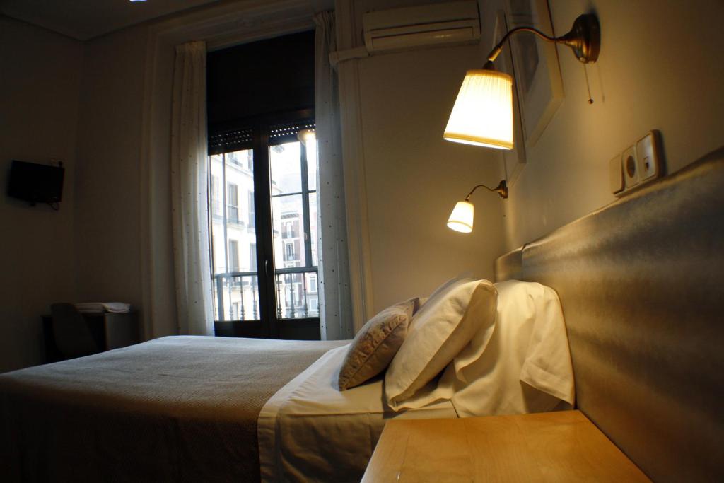 Hostal Santa Cruz - Tap to explore photos