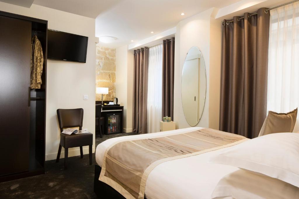 Двухместный (Улучшенный двухместный номер с 1 кроватью), Hôtel du Lion d'Or Louvre