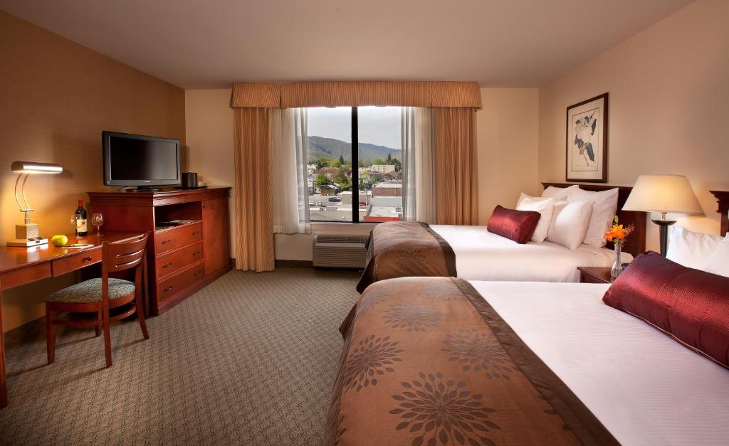 Coast Wenatchee Center Hotel photo 2