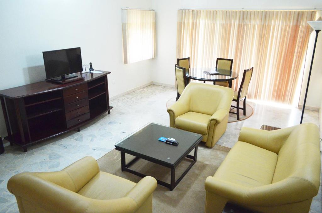 Peniel Apartments photo 3