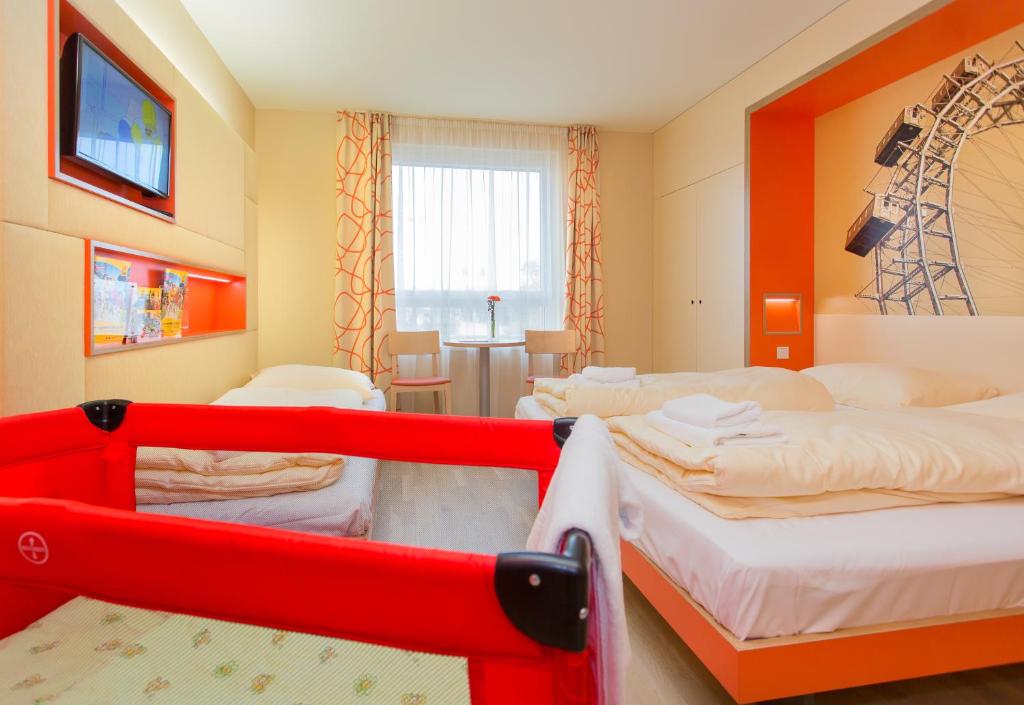 Четырехместный (Четырехместный номер), JUFA Hotel Wien