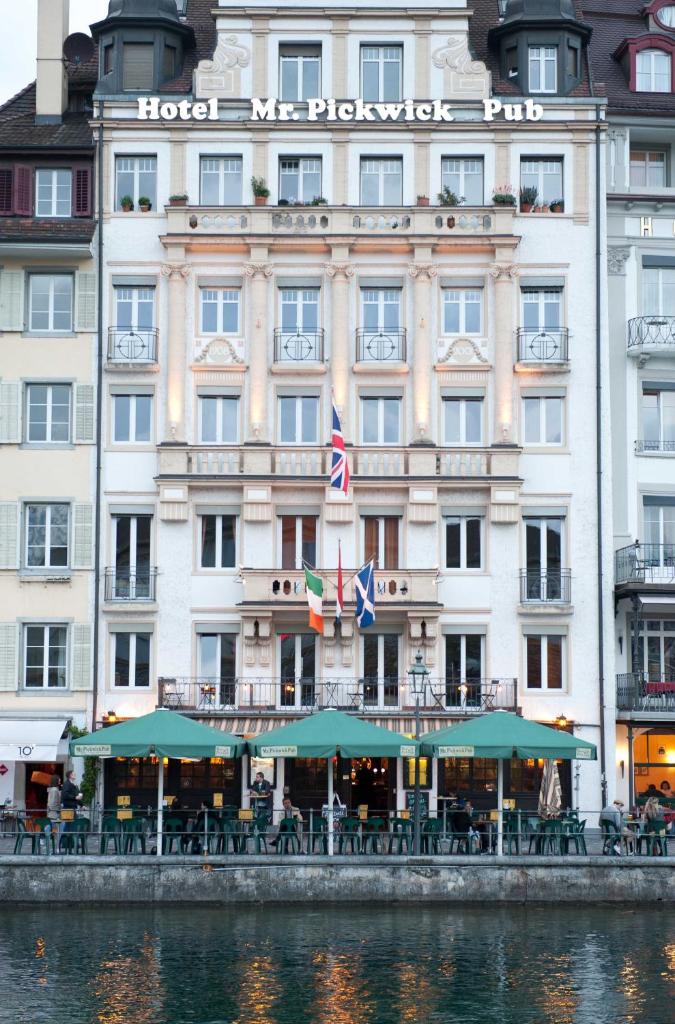 Hotel Pickwick and Pub 