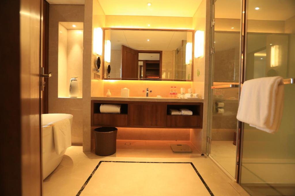 Двухместный (Двухместный номер Делюкс с 1 кроватью), Jinling Shihu Garden Hotel