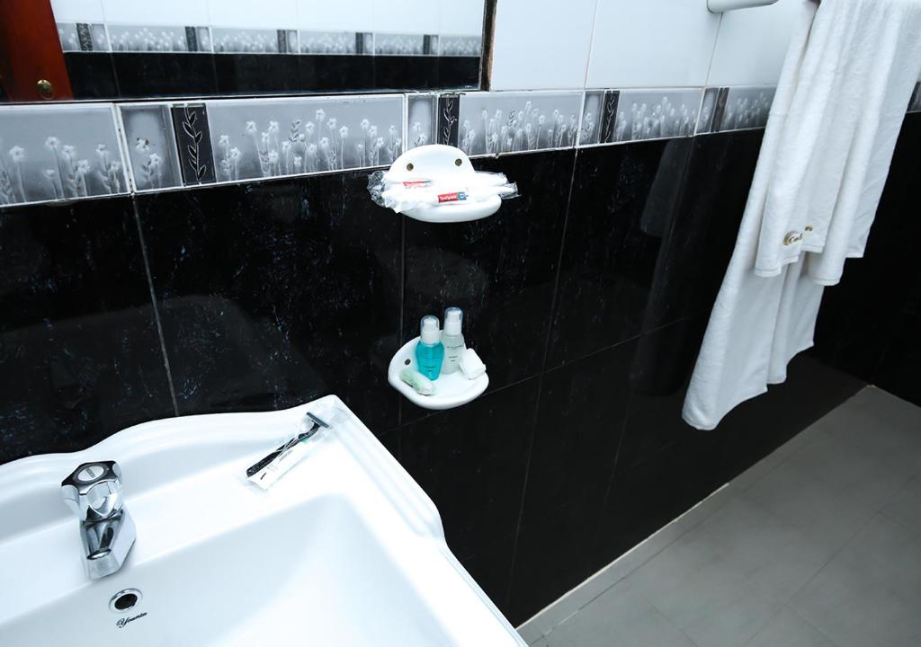 Двухместный (Двухместный номер Делюкс с 1 кроватью и балконом), Celestial Inn