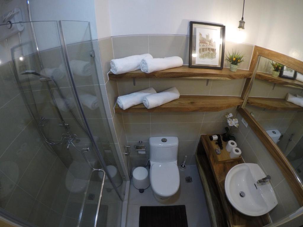 Cozy Family Suite with Stunning View of Taal photo 3