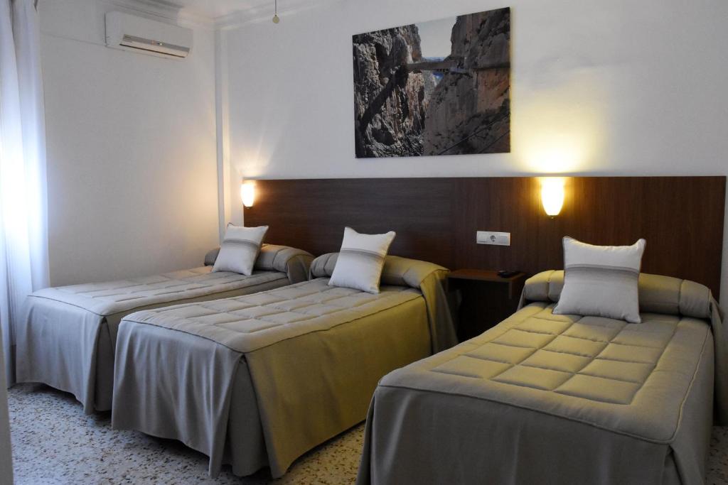 Трехместный (Трехместный номер), Hostal Restaurante El Cruce