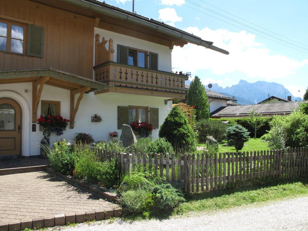 Ferienhaus Alpenzauber photo 1