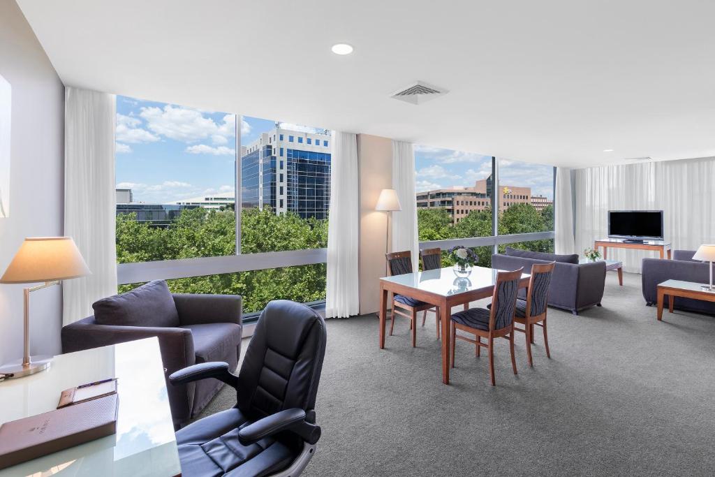 Park Regis Griffin Suites photo 3