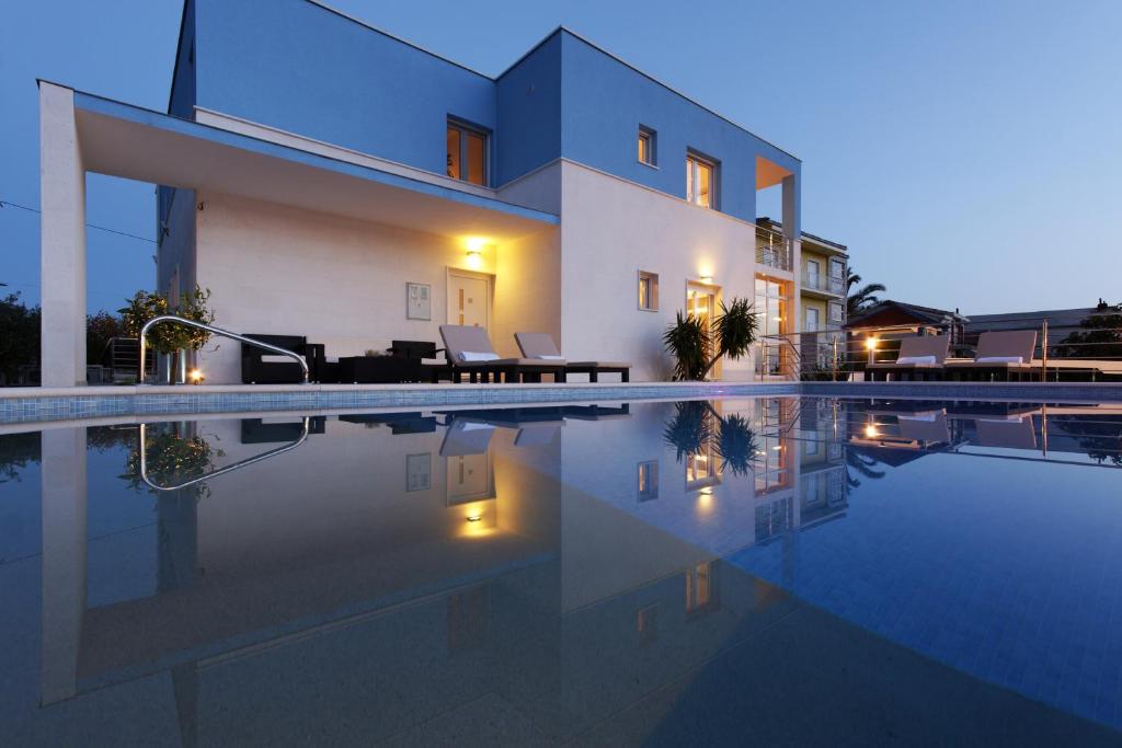 Villa Mermaid Your Croatian Haven with Luxury Pool and Scenic Views photo 2