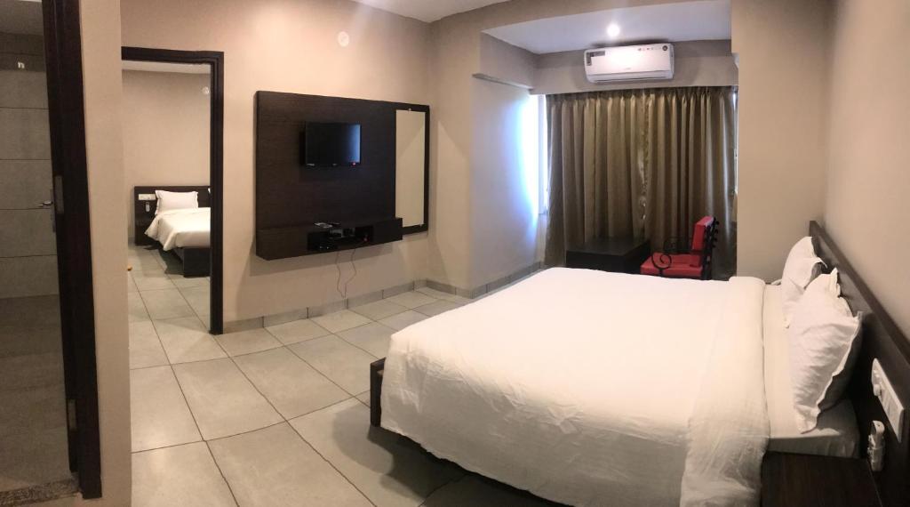 Четырехместный (Номер Делюкс с 2 кроватями размера «queen-size»), The Rivasa Hotel