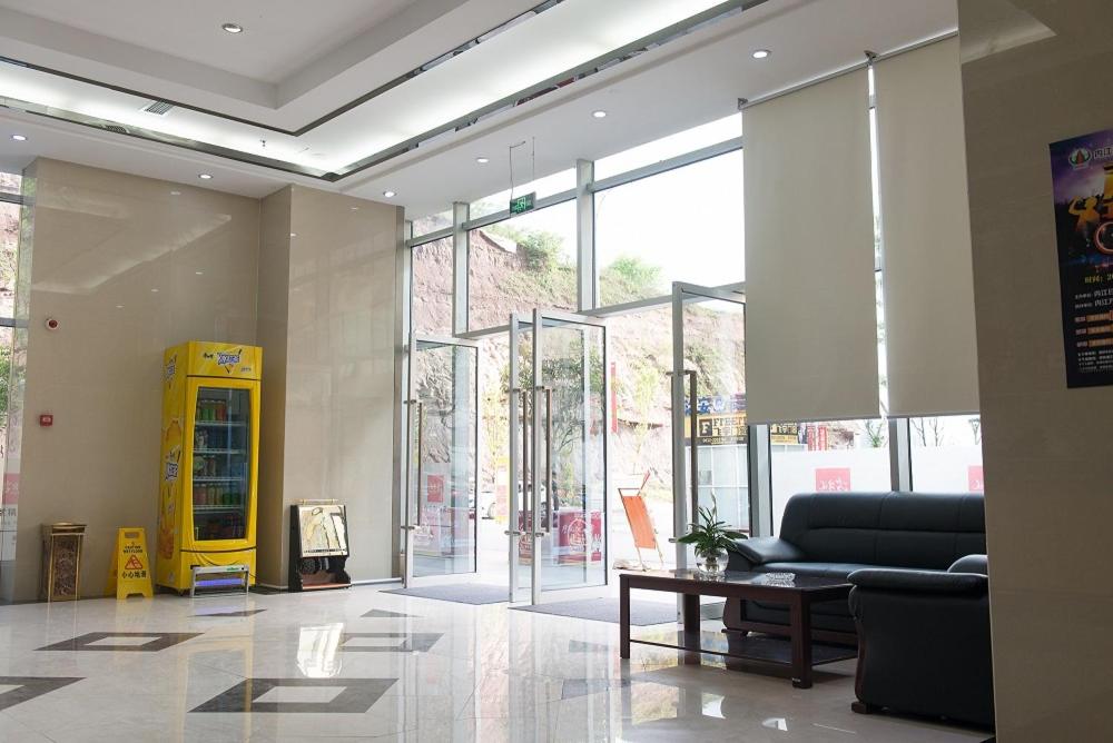 Thank Inn Plus Hotel Sichuan Neijiang Hongxing Red Star Macalline photo 4