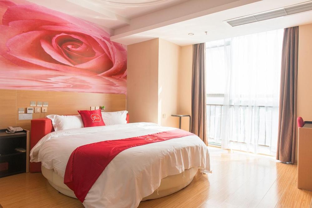 Thank Inn Plus Hotel Sichuan Neijiang Hongxing Red Star Macalline photo 1