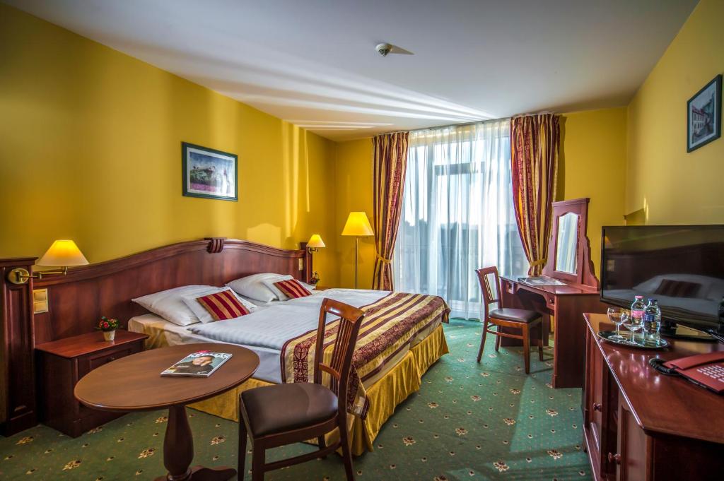 Двухместный (Стандартный двухместный номер с 1 кроватью и балконом), Hotel Kapitany Wellness