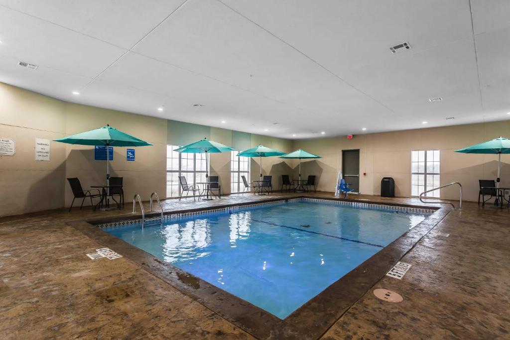 Comfort Suites - University photo 2