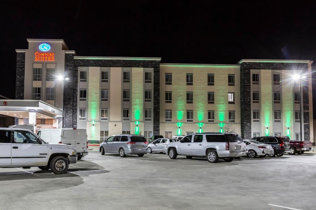 Comfort Suites University image