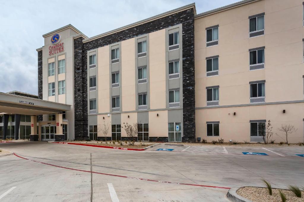 Comfort Suites - University photo 3