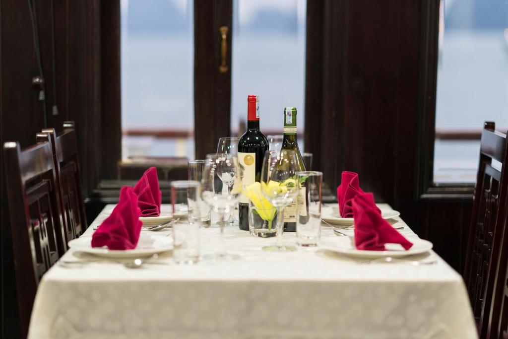 Halong Paloma Cruise