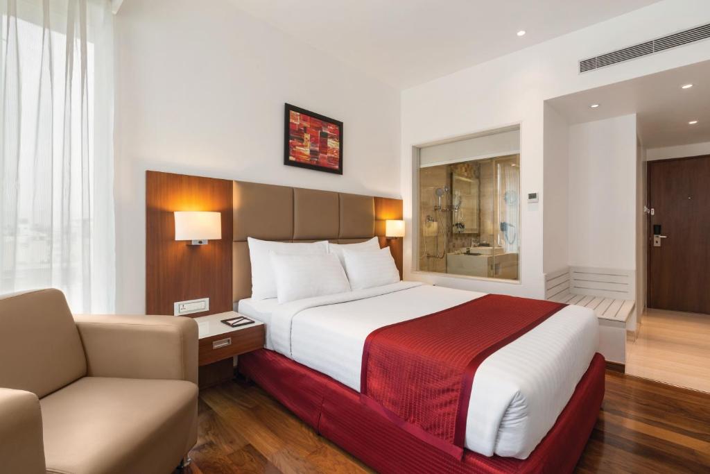 Двухместный (Номер Делюкс с кроватью размера «queen-size»), Ramada Encore Domlur Bangalore
