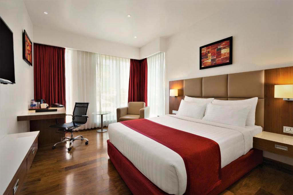 Двухместный (Номер Делюкс с кроватью размера «queen-size»), Ramada Encore Domlur Bangalore