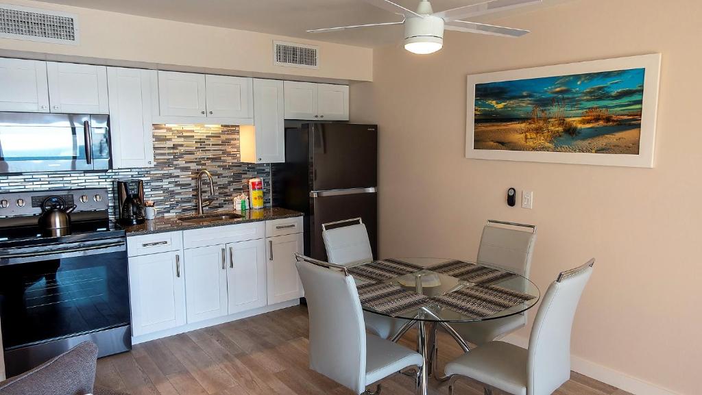 Gulf and beach view apartment 403 photo 3