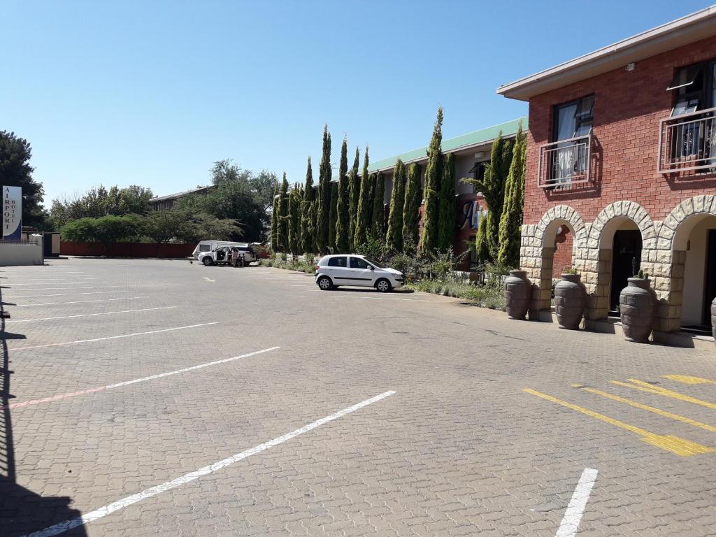 Airport Hotel photo 2