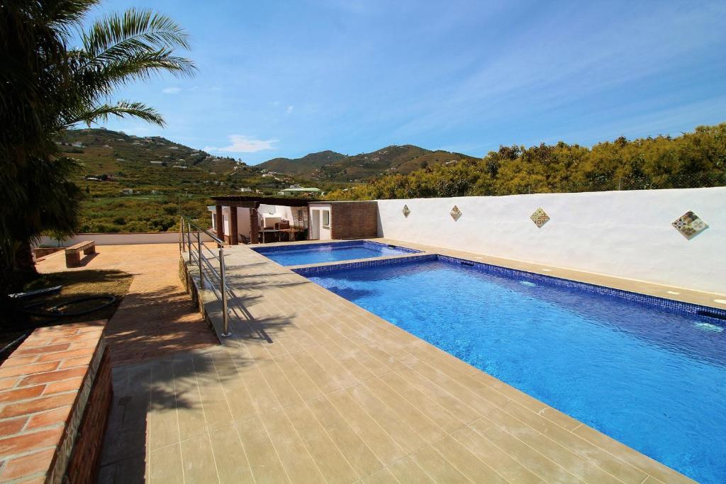 Villa el Crucero with pool and Jacuzzi SpainSunRentals 1035 photo 4