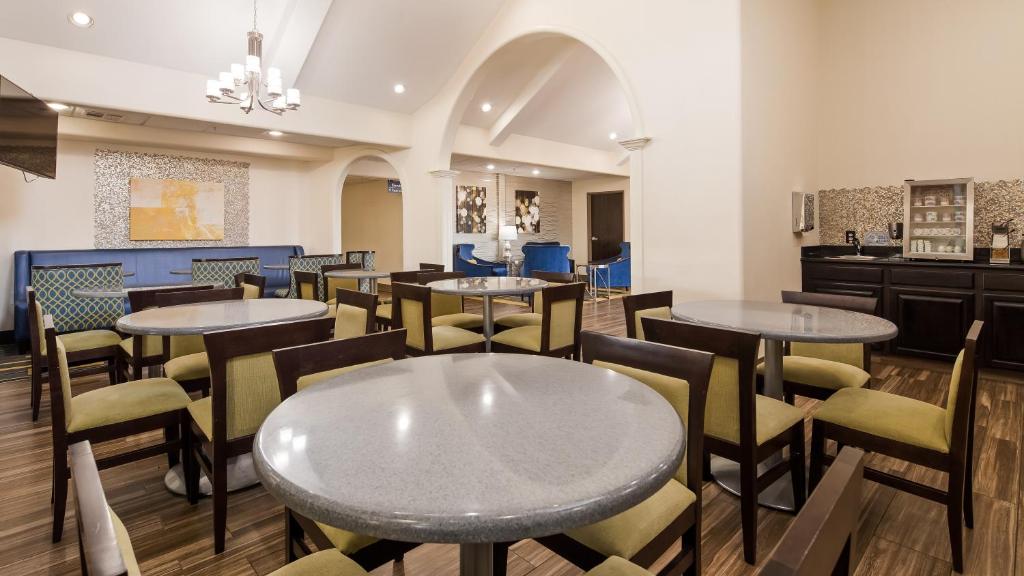 Best Western PLUS Tulsa Inn & Suites photo 4