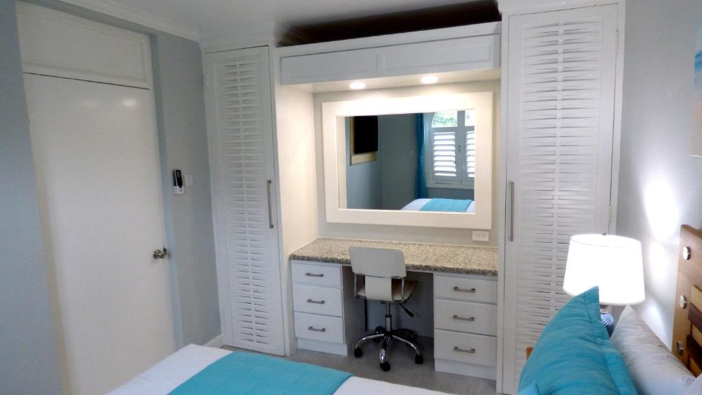 Beach One Bedroom Suite A20 photo 2