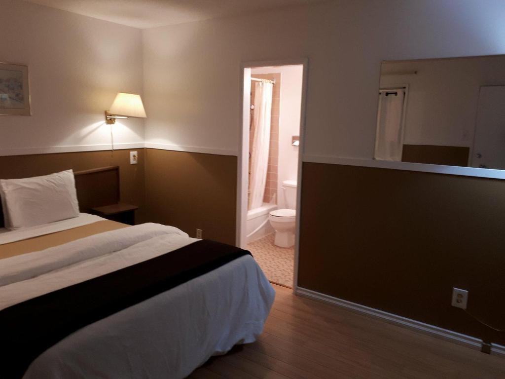 Falcon Nest Motel photo 4