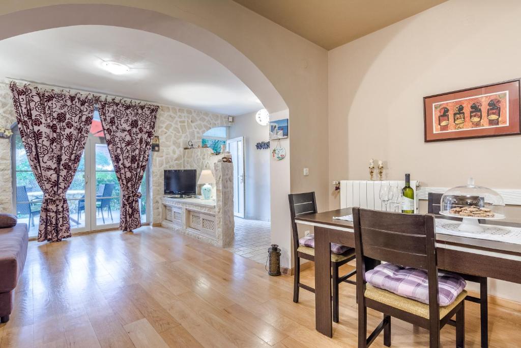 Apartment Jeger