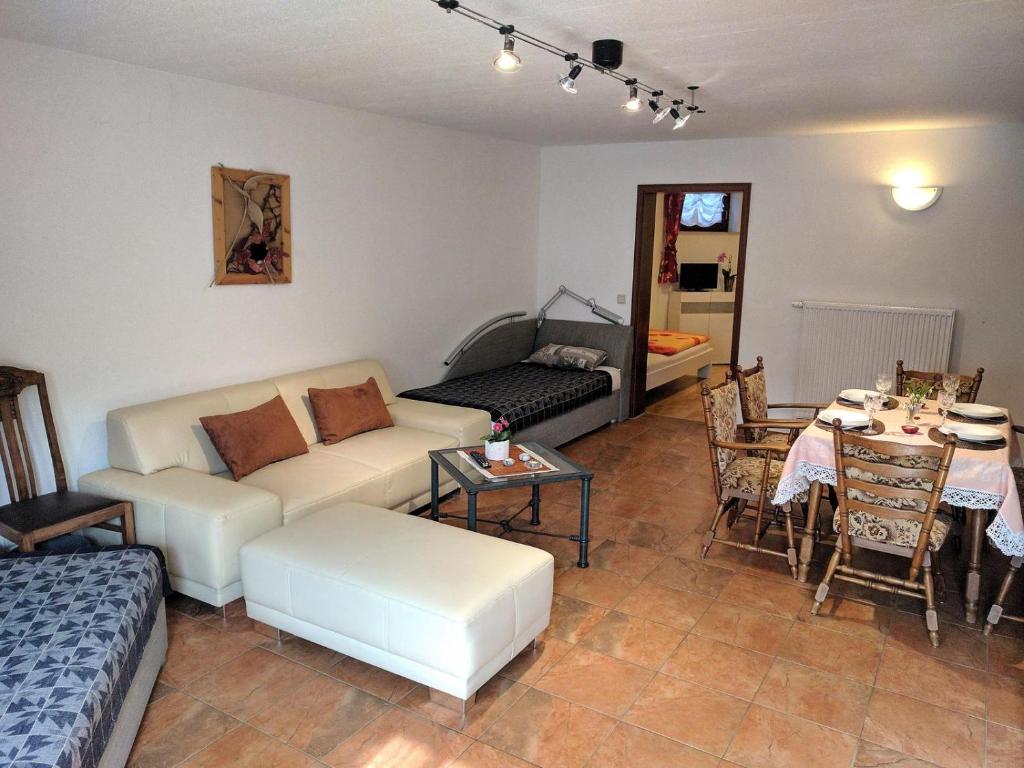 Ferienwohnung mit Terrasse photo 2