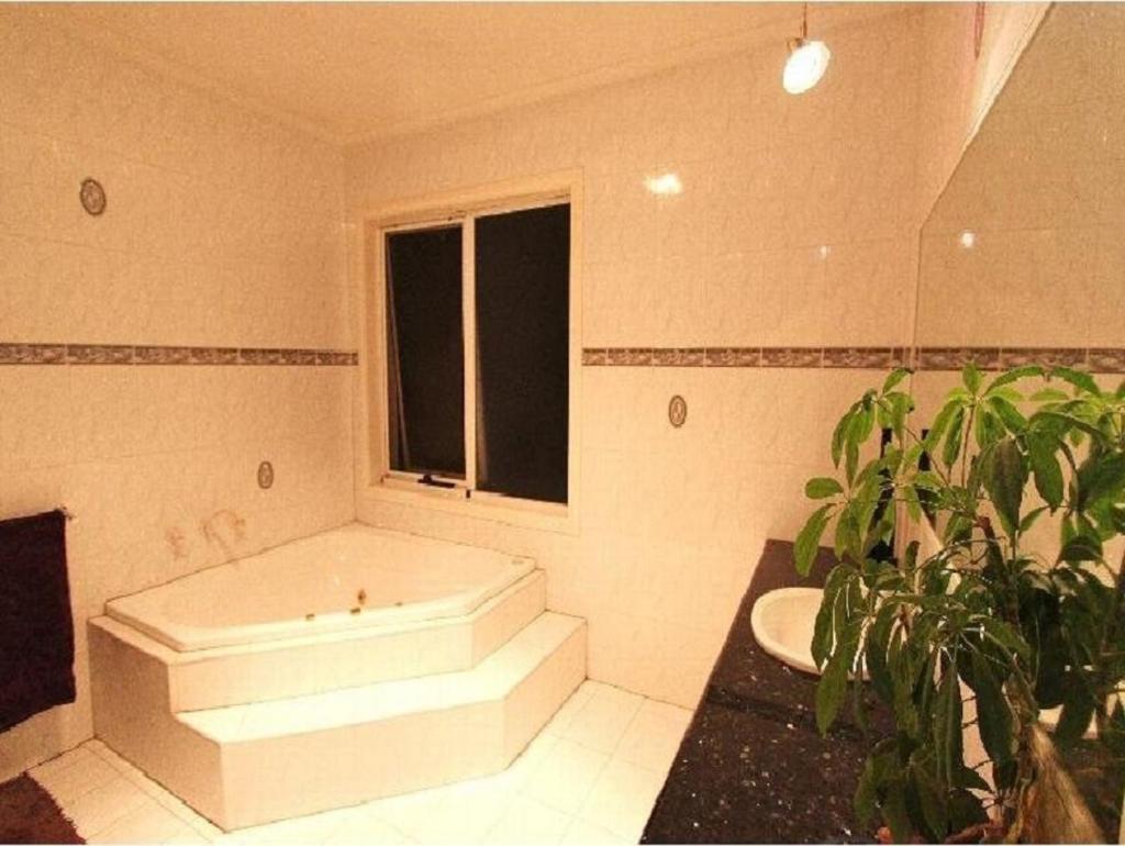 Abbotsford Private Rooms & Pods - 15 Charles Homestay photo 4