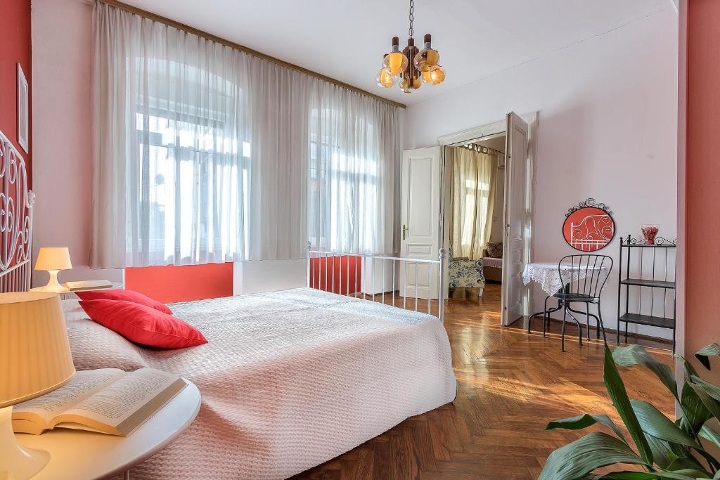 Pula city center big apartment with private parking photo 2