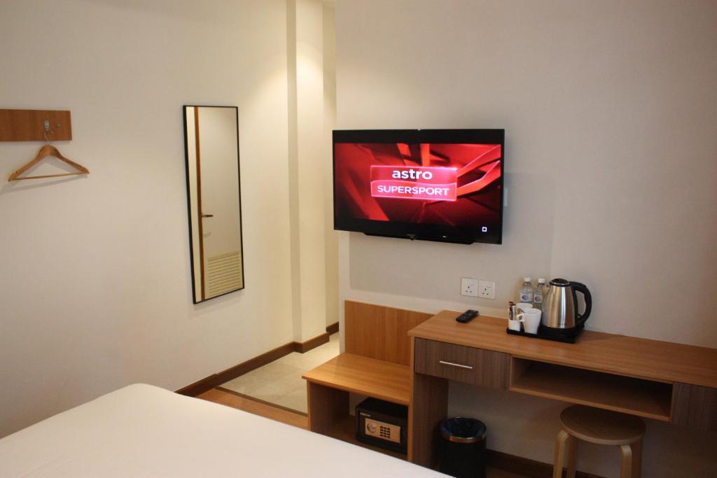 Двухместный (Улучшенный номер с кроватью размера «king-size» (с окном)), Ahyu Hotel
