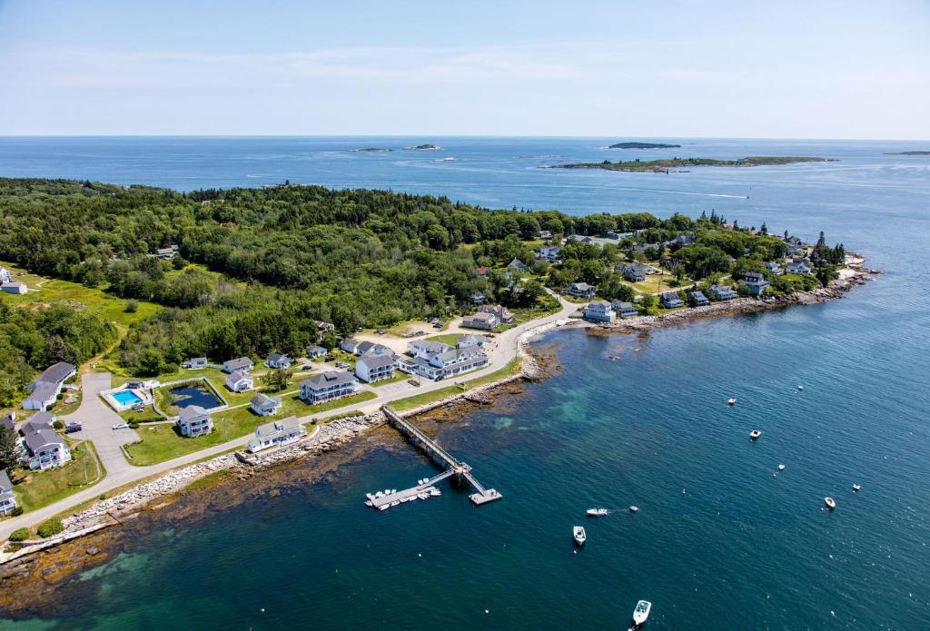 Bluebird Ocean Point Inn image