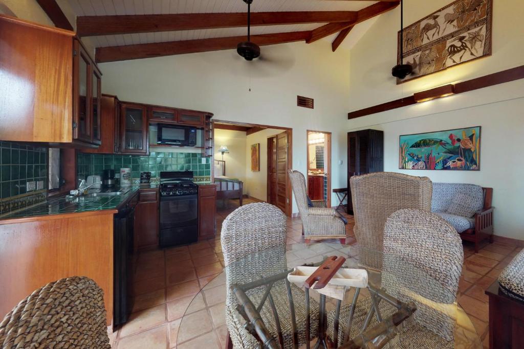 Condo #31 @ Beachside Villas photo 1