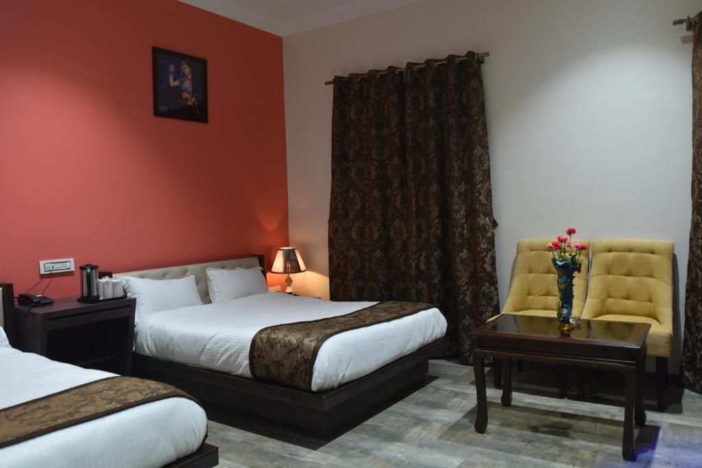 Сьюит (Люкс с кроватью размера «king-size» и балконом), Jaipur Hotel new