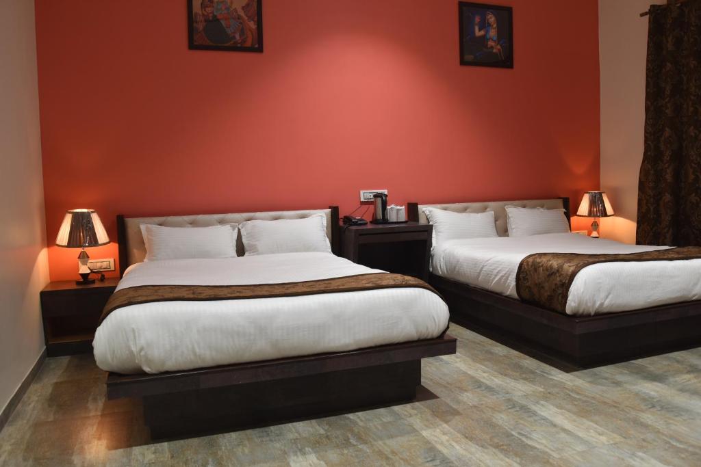 Сьюит (Люкс с кроватью размера «king-size» и балконом), Jaipur Hotel new