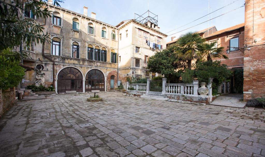 Ca' della Corte Flats - Tap to explore photos