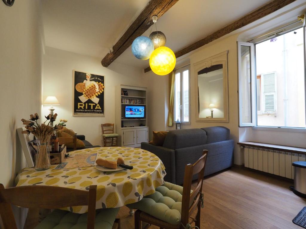 2 Bedroom Apartment Old Town Centre photo 1