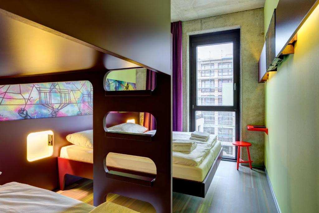 Четырехместный (Четырехместный номер), MEININGER Hotel Berlin East Side Gallery
